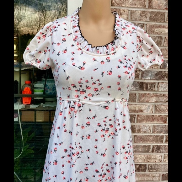 Vintage Late 60s/70s Floral Prairie Maxi Dress - Picture 7 of 8